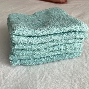 Set of 6 mint/aqua colored washcloths.